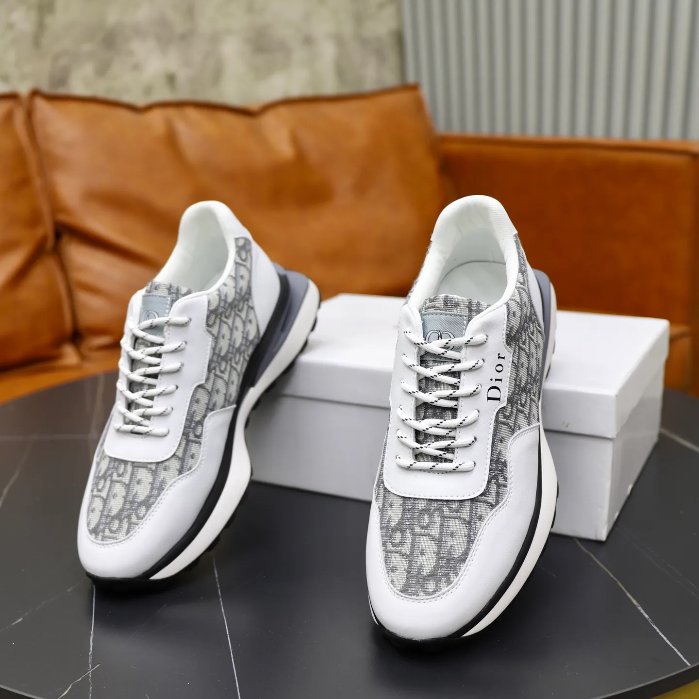 Ex-factory price: 462💰🙅‍♂️🙅‍♂️🙅‍♂️ Brand: Dior DIOR Standard code: 38-44 (45 customized) Grade: Same as the official website Material: Original leather splicing brand cloth Comfortable and breathable lining Lightweight and wear-resistant sports outsole Style category: Men's fashionable casual shoes Running sneakers Distinguished luxury brand elements Top luxury Color: actual picture color